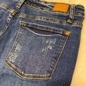 Judy Blue Los Angeles Distress Hi Rise Ankle Jeans - Size 15/32 x 28”